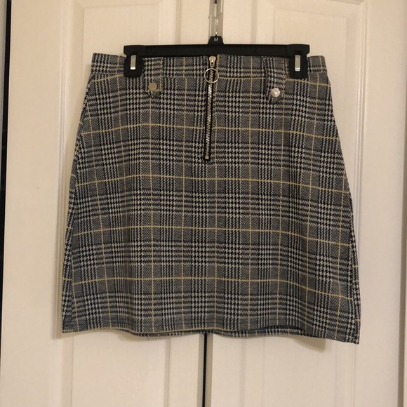 Plaid Mini Skirt 💛🖤 Clueless vibes - Picture 2 of 9